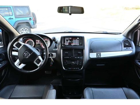 Used 2015 Dodge Grand Caravan R/T image 20