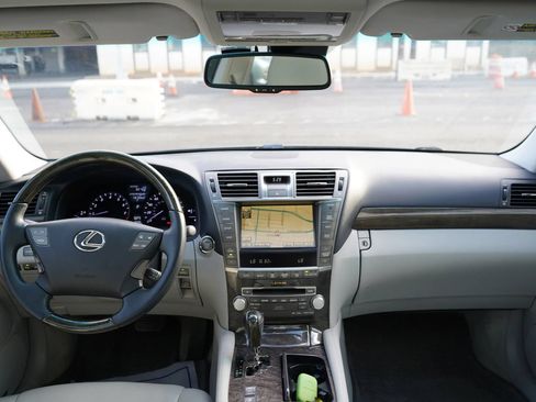 Used 2011 Lexus LS 460 RWD image 16
