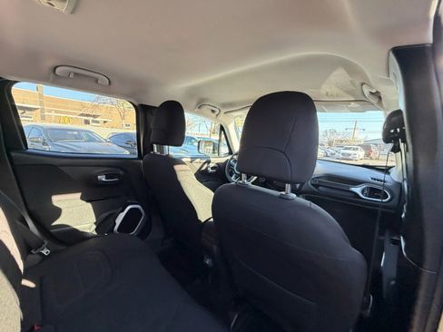 Used 2018 Jeep Renegade Altitude FWD image 10