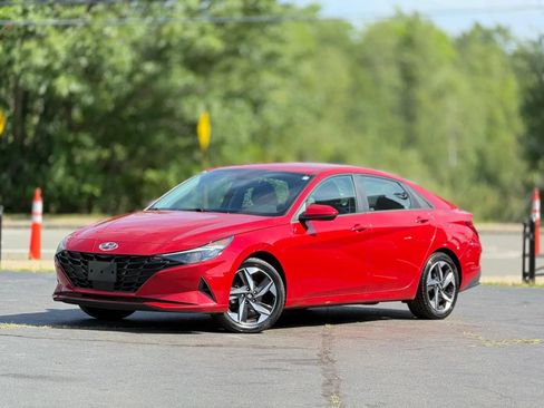 Used 2023 Hyundai Elantra SEL w/ Convenience Package FWD image 32