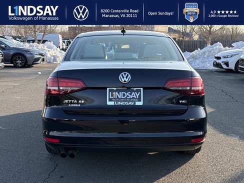 Used 2017 Volkswagen Jetta SE image 3