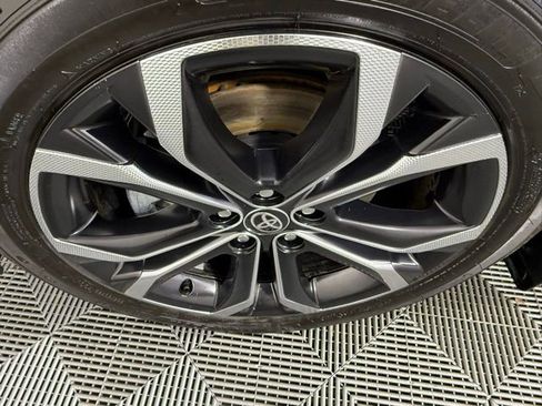 Used 2025 Toyota Sienna Platinum image 17