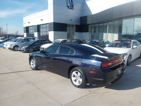 Used 2012 Dodge Charger SE image 2
