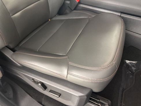 Used 2025 Ford Expedition Active AWD/4WD image 31