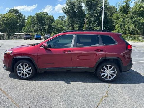 Used 2018 Jeep Cherokee Latitude FWD image 6