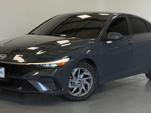 Used 2024 Hyundai Elantra SEL image 1