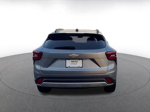 Used 2025 Chevrolet Trax LT image 11