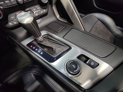 Used 2014 Chevrolet Corvette Stingray Convertible w/ 2LT Preferred Equipment Group image 31