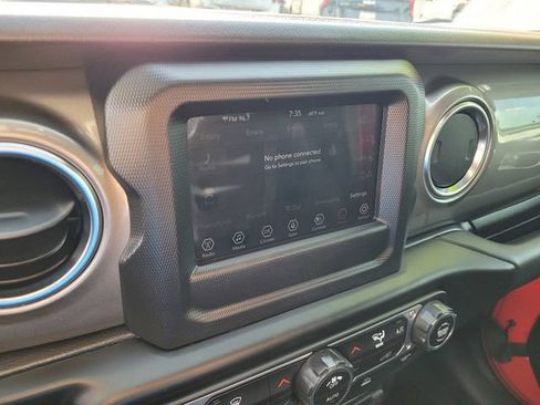 Used 2021 Jeep Wrangler Unlimited Sahara AWD/4WD image 12