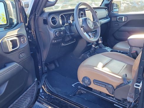 Used 2023 Jeep Wrangler Unlimited Sahara w/ Cold Weather Group AWD/4WD image 9
