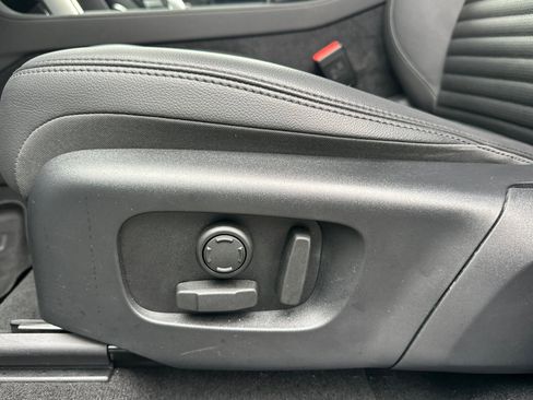 Used 2025 Land Rover Discovery Sport S image 17