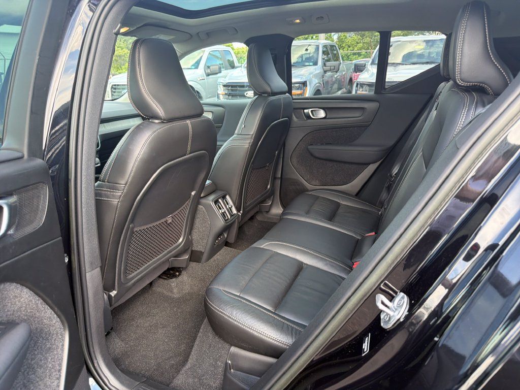 Used 2023 Volvo XC40 B5 Plus w/ Driver Assist Package AWD/4WD image 13