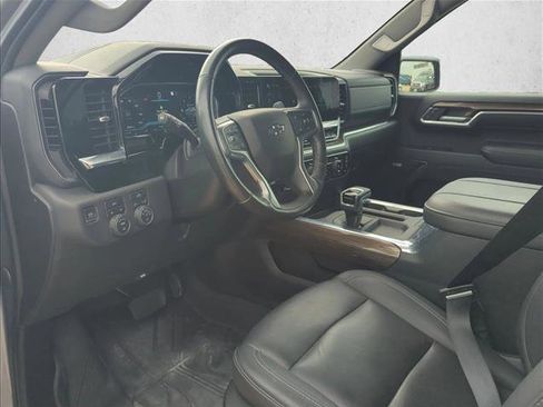 Certified 2023 Chevrolet Silverado 1500 RST w/ Redline Edition AWD/4WD image 9
