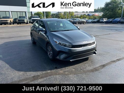 Certified 2022 Kia Forte LXS FWD image 3