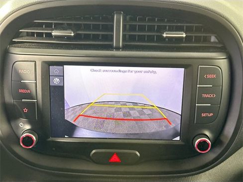 Used 2022 Kia Soul LX image 12