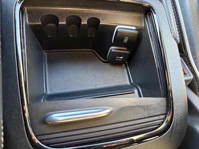 Used 2025 Chrysler Pacifica Limited FWD image 18