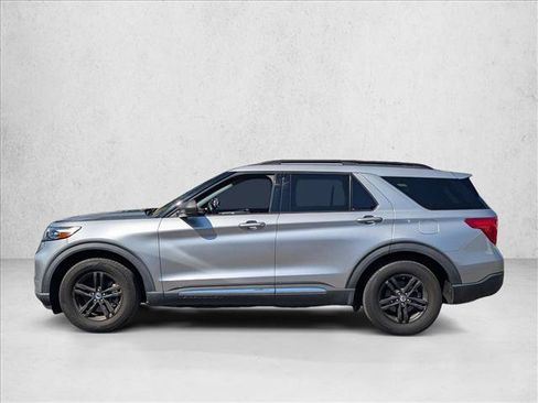 Used 2023 Ford Explorer XLT w/ Equipment Group 202A RWD image 9
