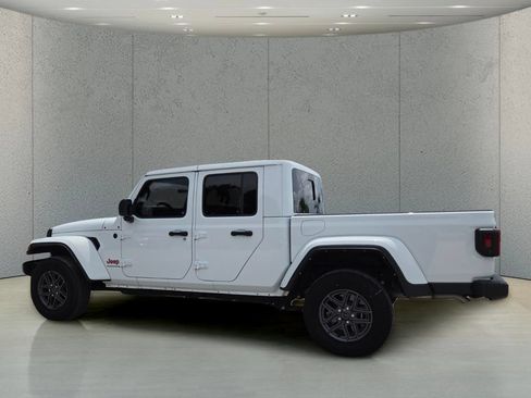 Used 2024 Jeep Gladiator Sport AWD/4WD image 8