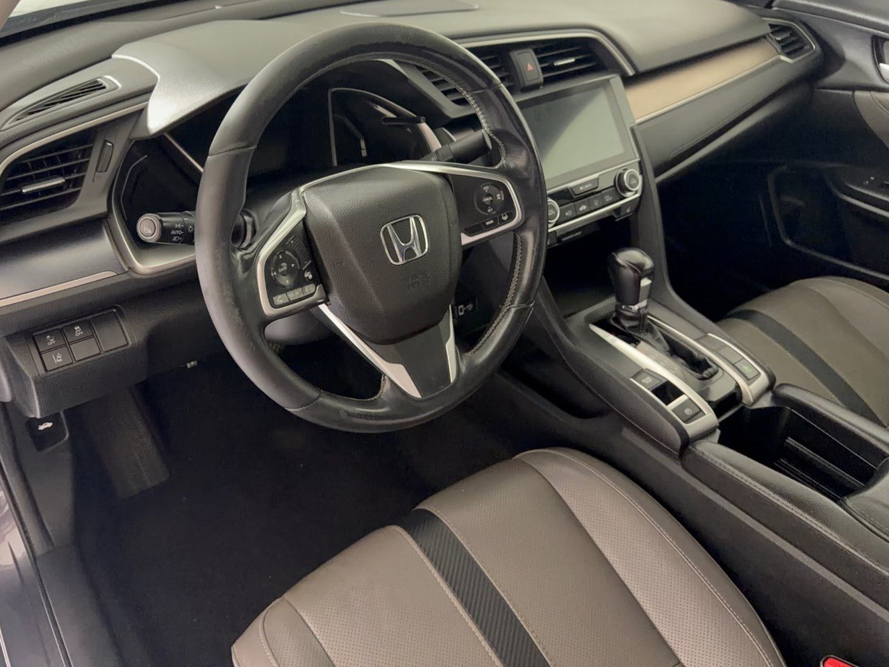 Used 2016 Honda Civic Touring image 4