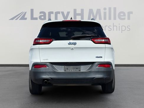 Used 2017 Jeep Cherokee Latitude image 5