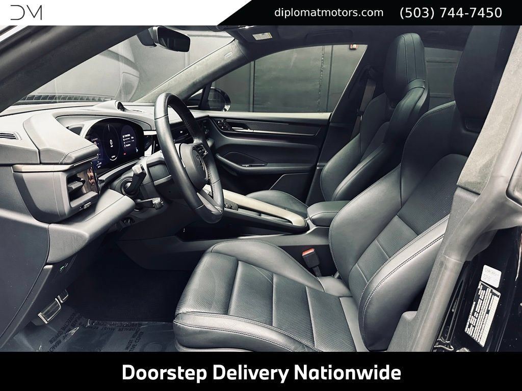 Used 2024 Porsche Macan Turbo Electric AWD/4WD image 18