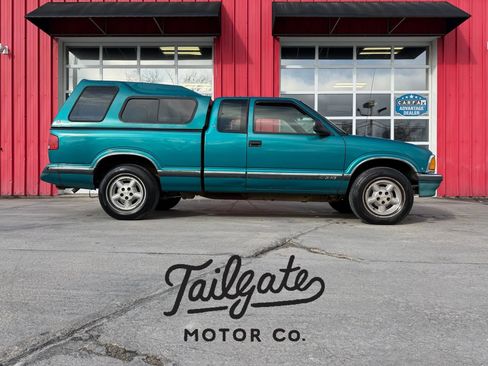 Used 1996 Chevrolet S10 Pickup LS image 1