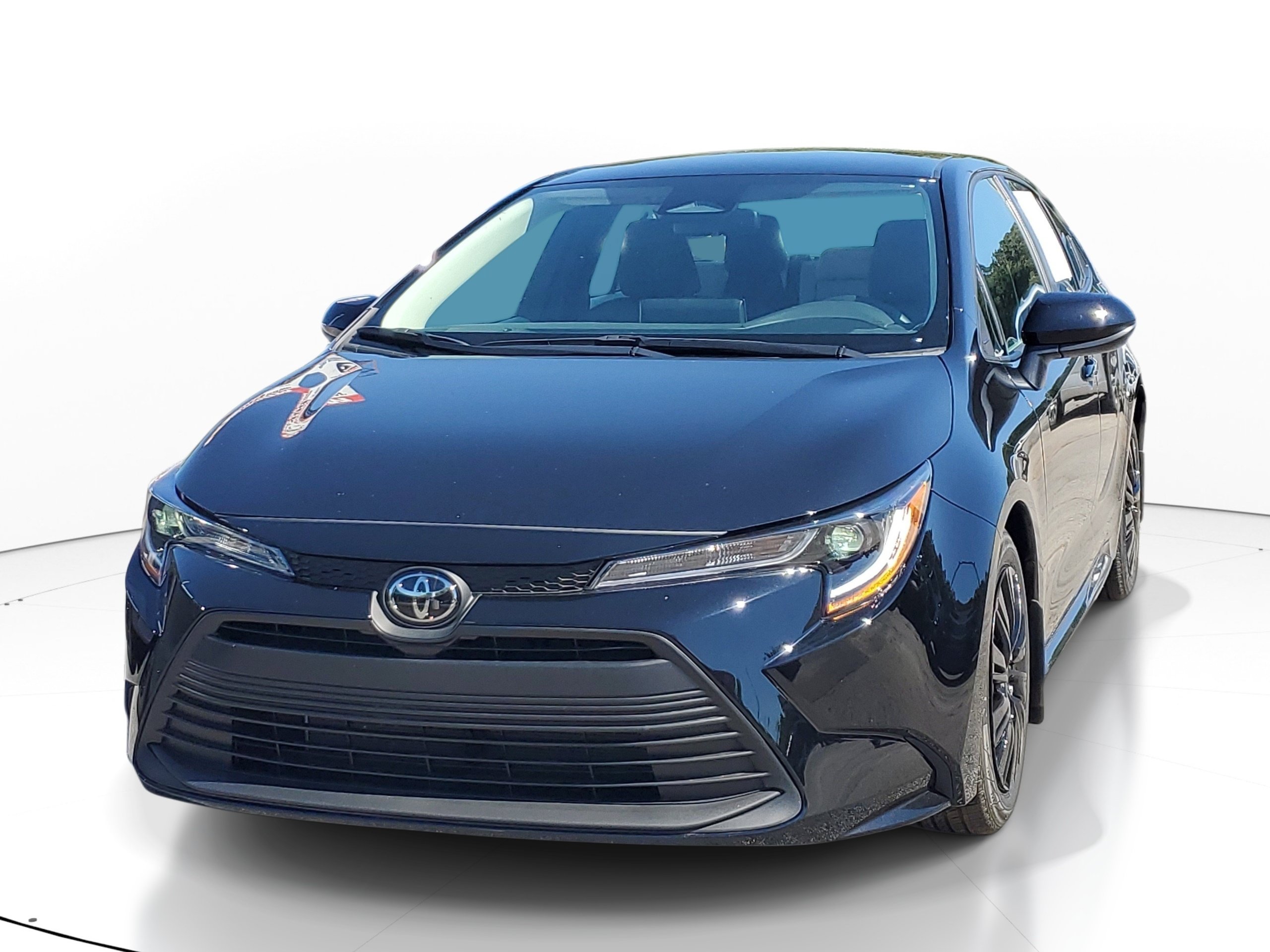 Used 2026 Toyota Corolla LE FWD image 3