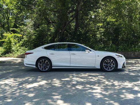 Used 2019 Lexus LS 500 F Sport w/ Accessory Package (Z2) AWD/4WD image 9