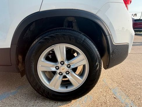 Used 2022 Chevrolet Trax LT w/ LT Convenience Package FWD image 6