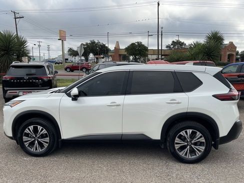 Certified 2021 Nissan Rogue SV image 3