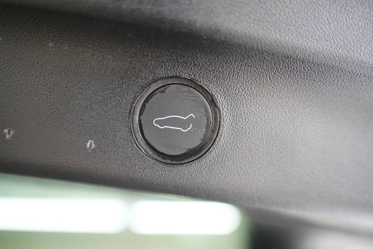 Used 2024 Tesla Model Y Performance AWD/4WD image 36