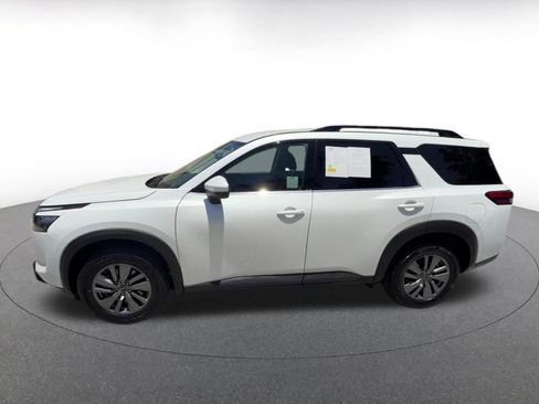 Used 2025 Nissan Pathfinder SV FWD image 9