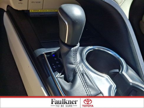 Certified 2019 Toyota Camry XLE FWD image 15