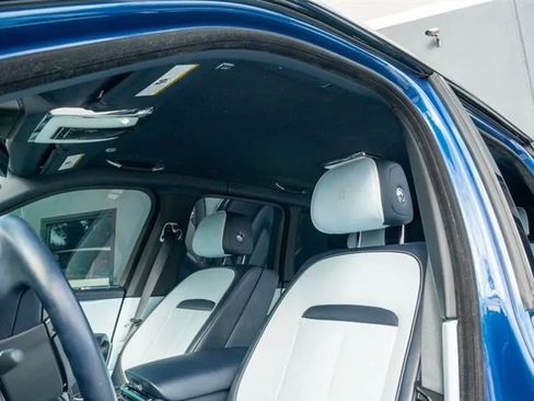 Used 2021 Rolls-Royce Cullinan Black Badge image 43