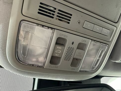 Used 2018 Honda Pilot Touring image 24