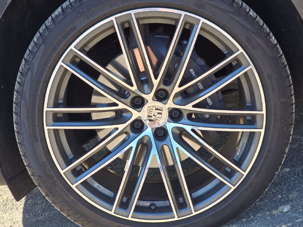 Certified 2026 Porsche Macan AWD/4WD image 43