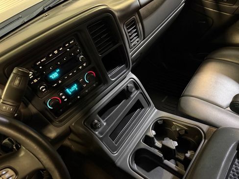 Used 2006 Chevrolet Silverado 2500 LT w/ Heavy-Duty Power Package AWD/4WD image 17