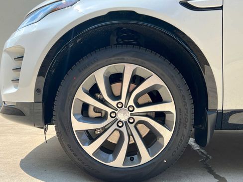 Certified 2025 Land Rover Discovery Sport Dynamic SE image 6