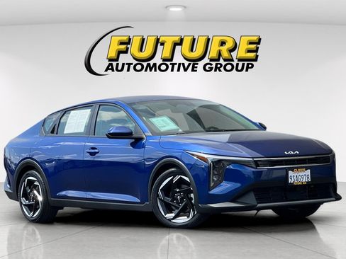 Used 2025 Kia K4 EX image 2