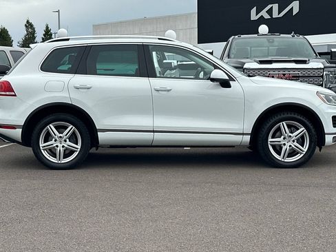 Used 2015 Volkswagen Touareg VR6 AWD/4WD image 3