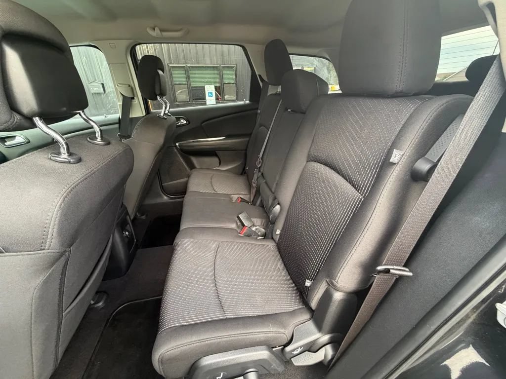Used 2018 Dodge Journey SE w/ Connectivity Group FWD image 6