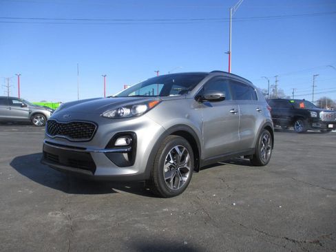 Used 2020 Kia Sportage EX w/ EX Technology Package image 3