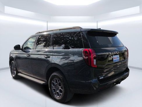 Used 2025 Ford Expedition Active RWD image 5