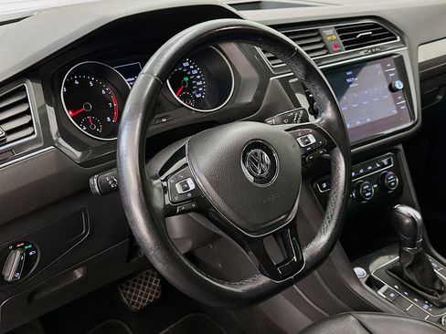 Used 2019 Volkswagen Tiguan SE image 18