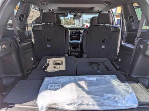 New 2026 Jeep Grand Cherokee L 2WD image 7