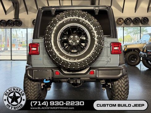 Used 2025 Jeep Wrangler Unlimited Rubicon 4xe w/ Convenience Group AWD/4WD image 11