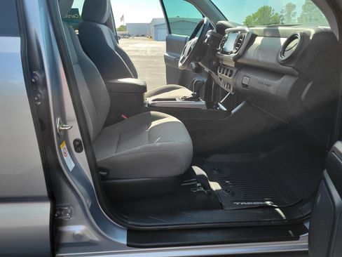 Used 2020 Toyota Tacoma SR5 AWD/4WD image 31