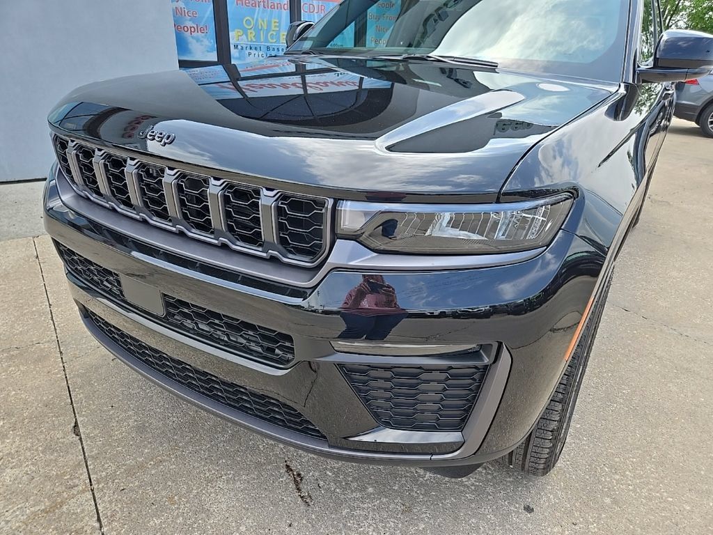 New 2026 Jeep Grand Cherokee L Limited w/ Limited Altitude Package AWD/4WD image 16