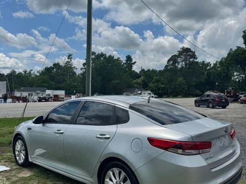 Used 2016 Kia Optima LX w/ Option Group 014 FWD image 6