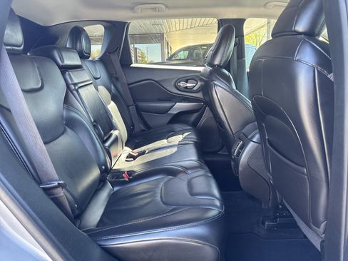 Used 2019 Jeep Cherokee Limited AWD/4WD image 30